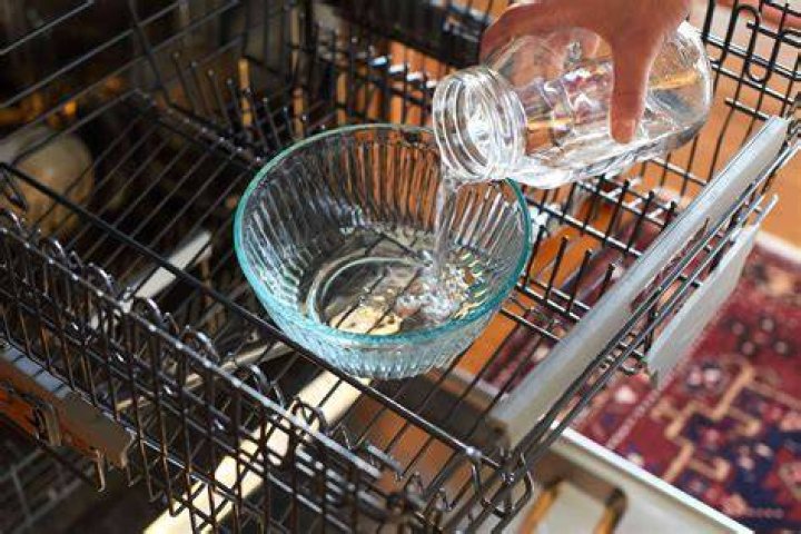 cleaning dishwasher with vinegar and baking soda