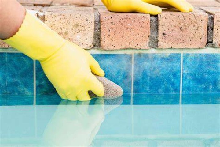 pool tile cleaning