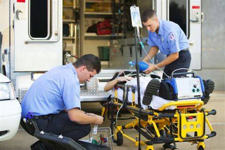 what do emts do